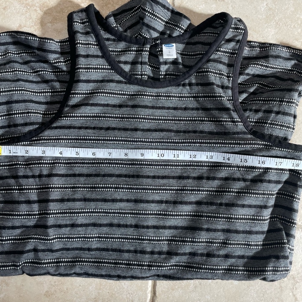 Old Navy woman’s romper - Picture 4 of 5